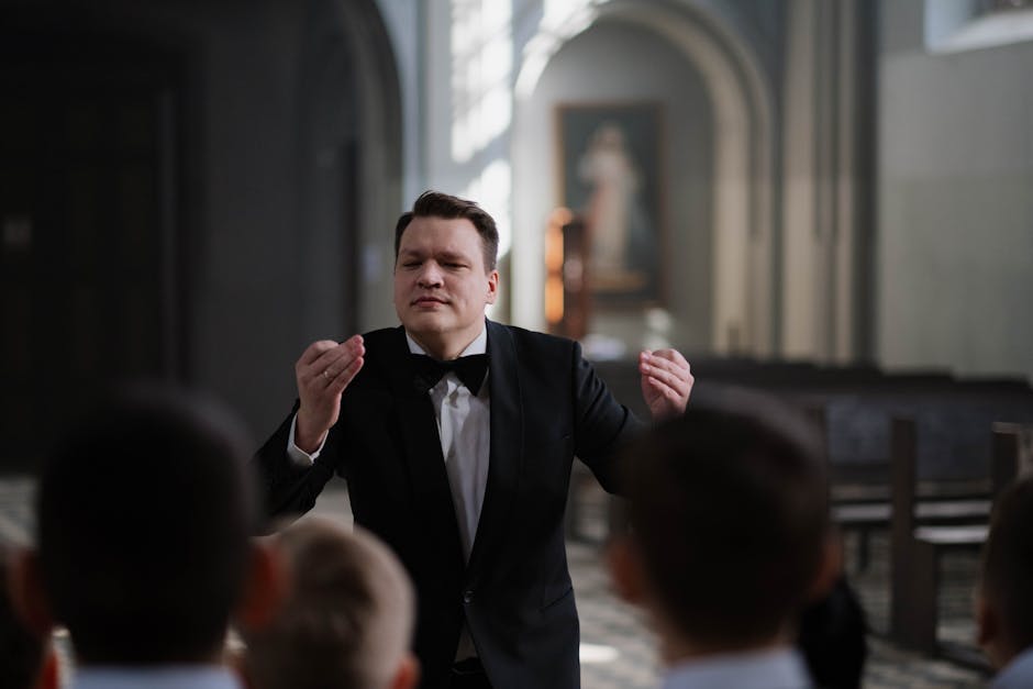 Lektor vysvetľuje základy divadelnej práce